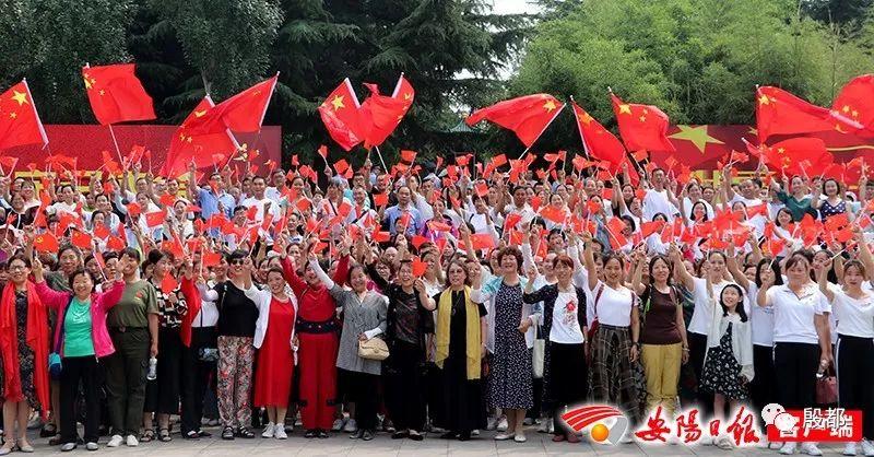 相亲男没谈过恋爱，他第一次亲我，接吻了三个小时，他这是寂寞空虚，还是喜欢我？游戏画面